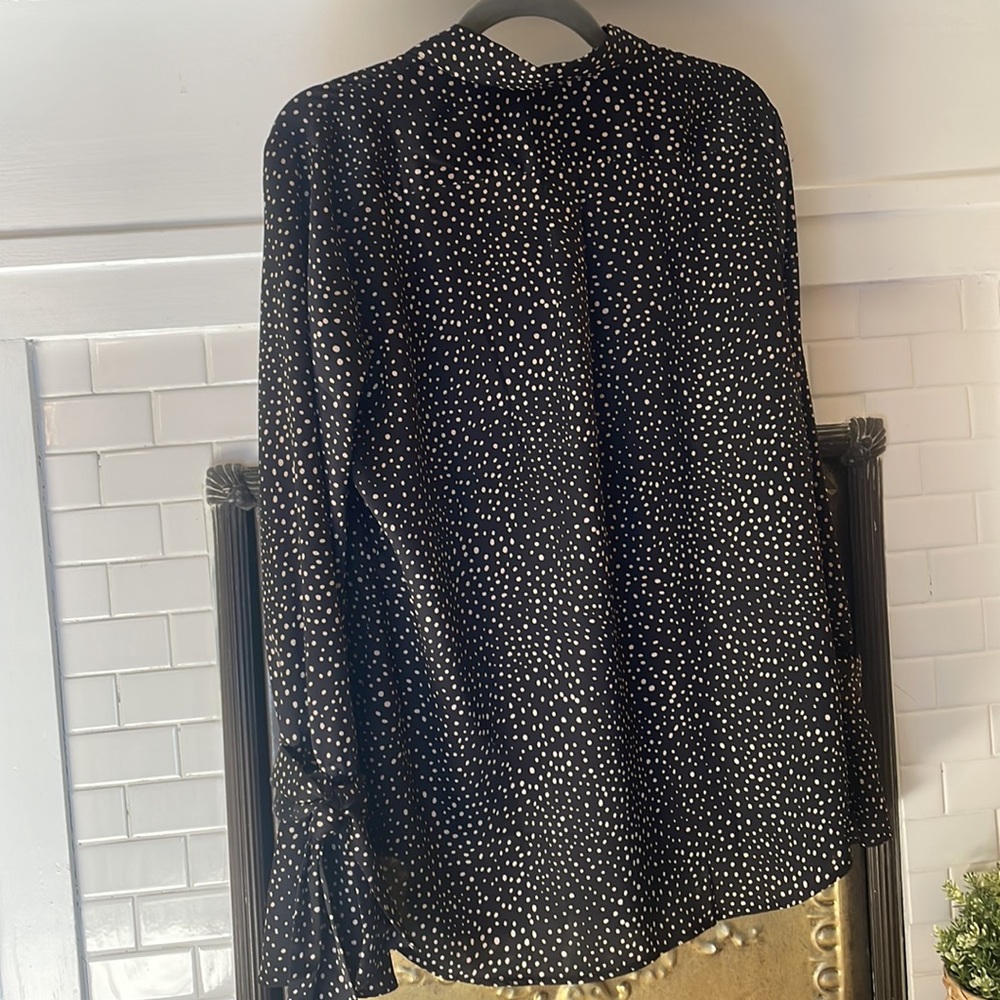 Banana Republic Button Down Blouse (Woman’s M) - Picture 6 of 6